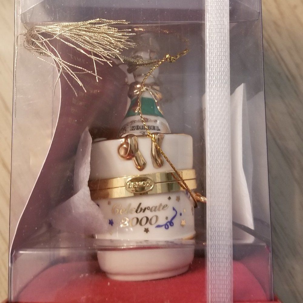 LENOX VINTAGE YEAR 2000 GOLDEN CHAMPAGNE BOX CELEBRATION ORNAMENT. NWT.